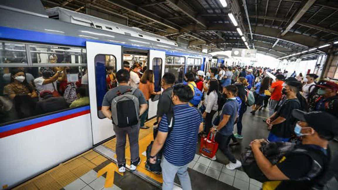 MRT-3 free rides extended until May 30 photo ABS-CBN News