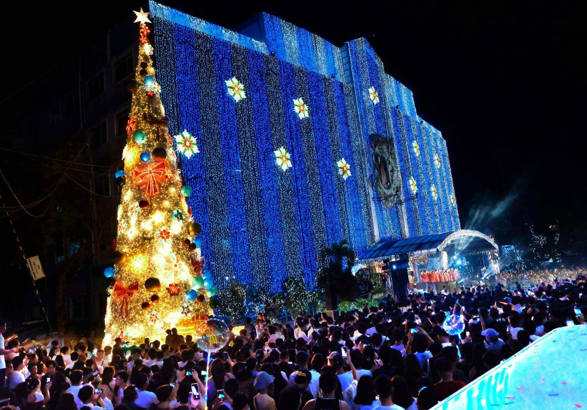 CHRISTMAS TREE LIGHTING IN MANDALUYONG CITY