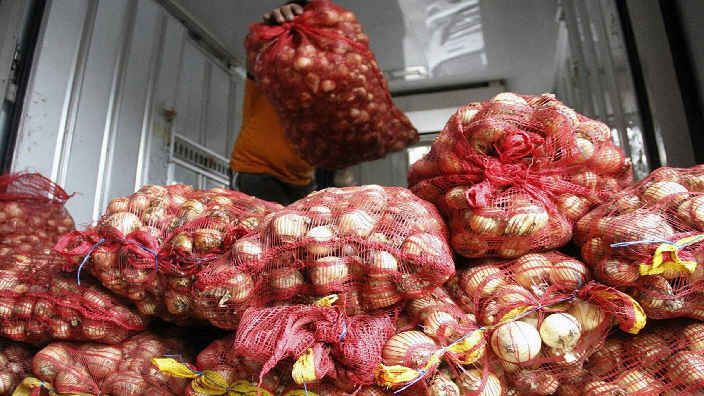 Stringent onion import rules caused weak appetite for importers