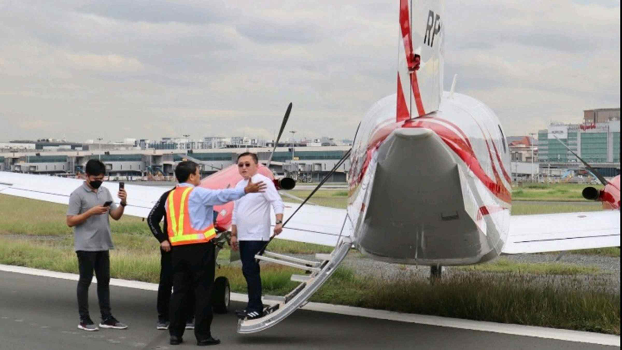 Turboprop plane stalled at NAIA with Sen. Bong Go onboard